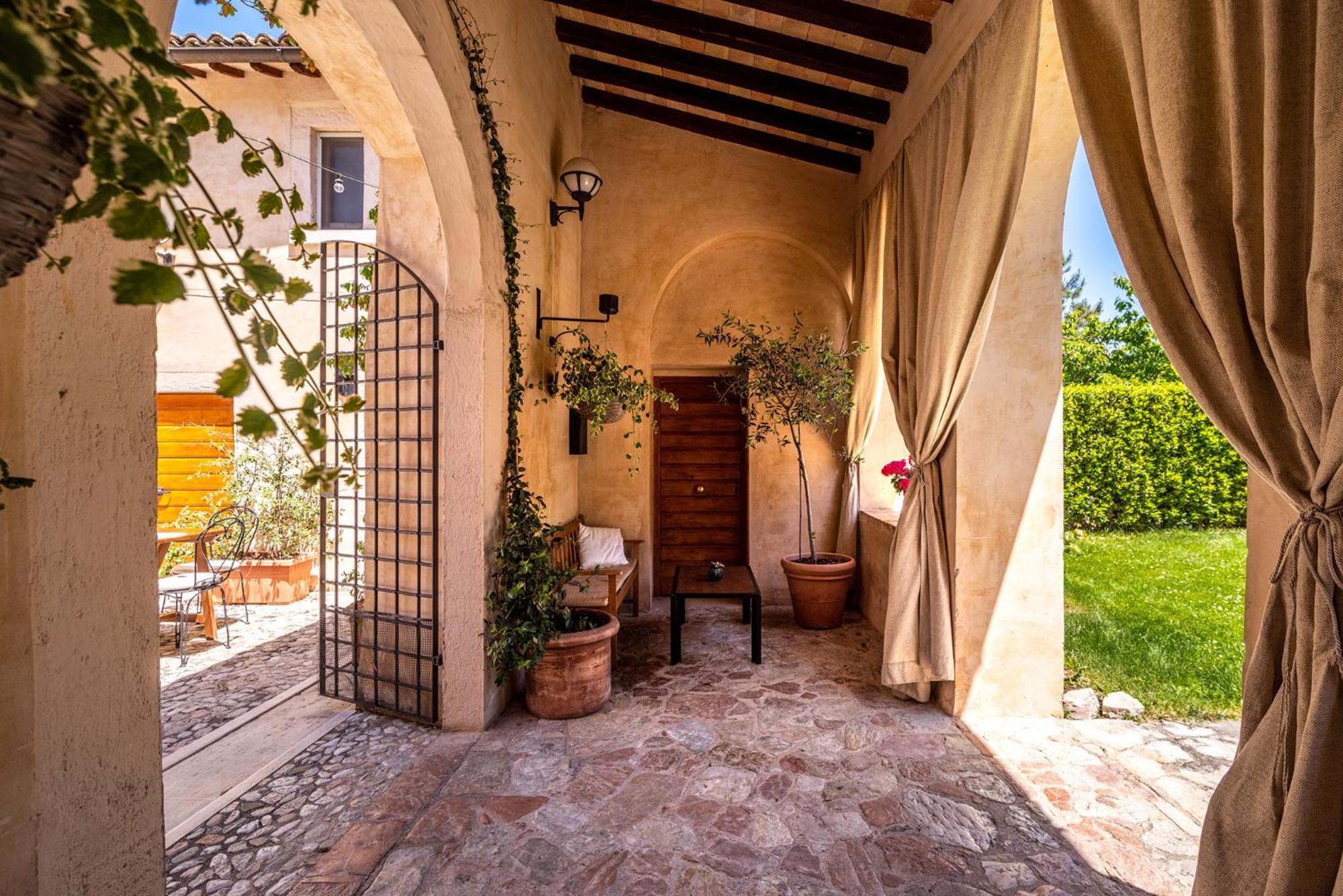 Ex Convento Santa Croce-Country Resort SantʼAnatolia di Narco Εξωτερικό φωτογραφία