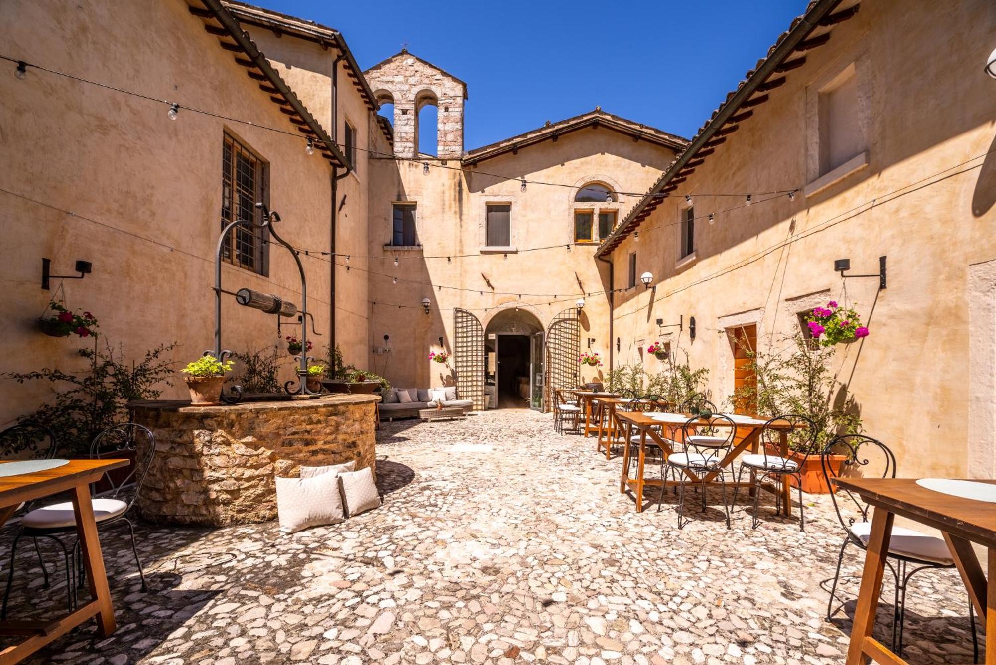 Ex Convento Santa Croce-Country Resort SantʼAnatolia di Narco Εξωτερικό φωτογραφία