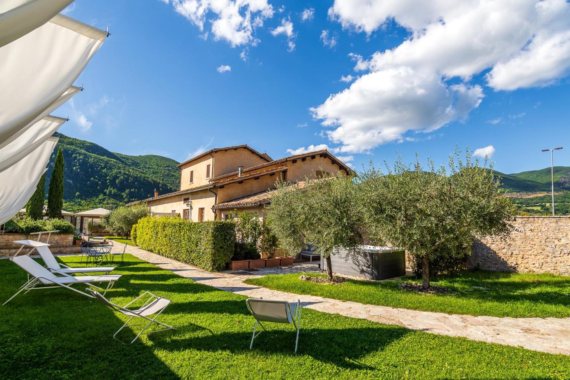 Ex Convento Santa Croce-Country Resort SantʼAnatolia di Narco Εξωτερικό φωτογραφία